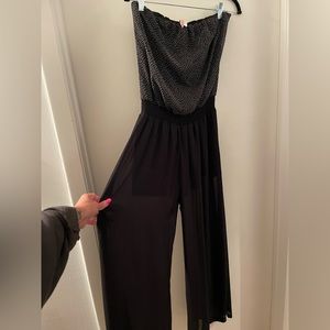 Black and white pants strapless romper. (M)